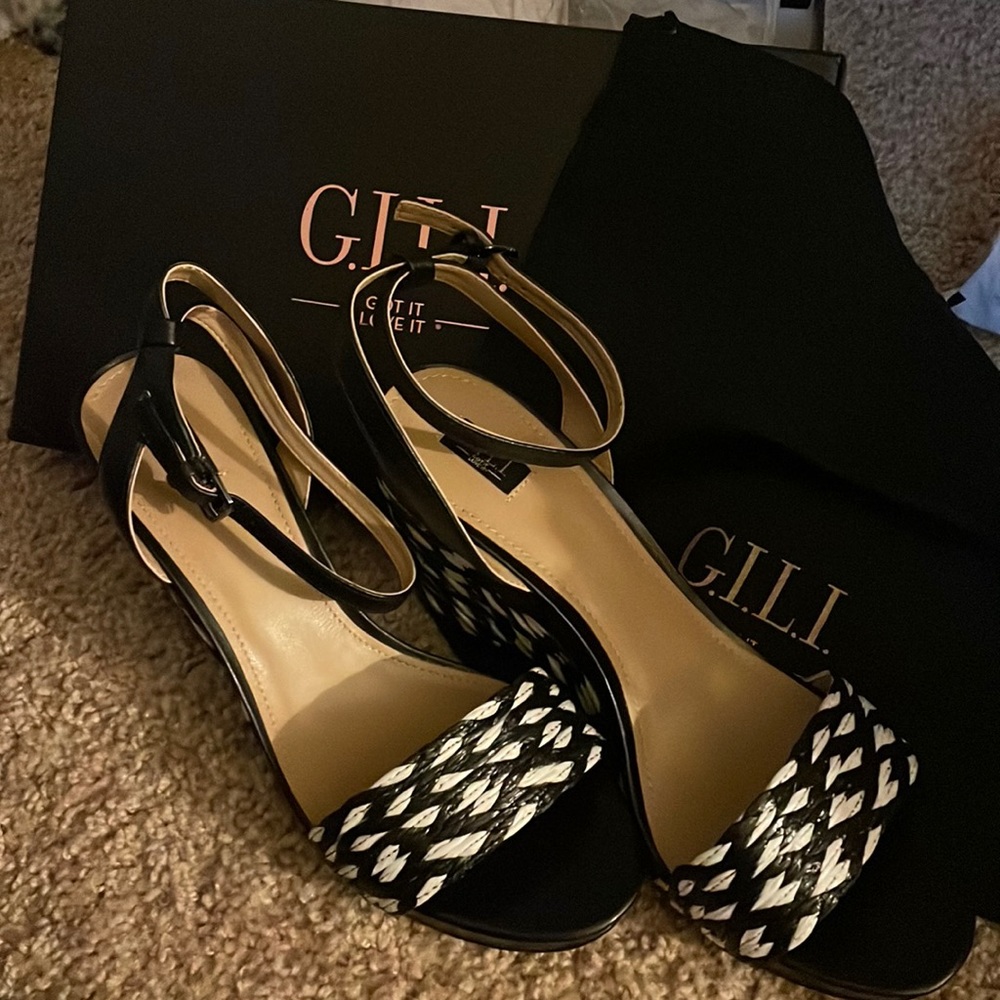 Brand new Gili wedge Sandals